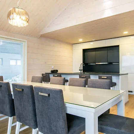 Salavan Tsaari By Interhome *